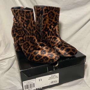 Torrid 11 w leopard square toe block bootie